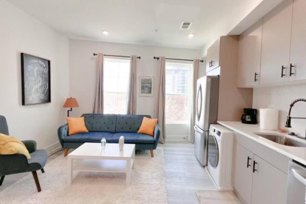 It'S A Corner Unit With Cool City Skyline Views! Вашингтон Екстериор снимка