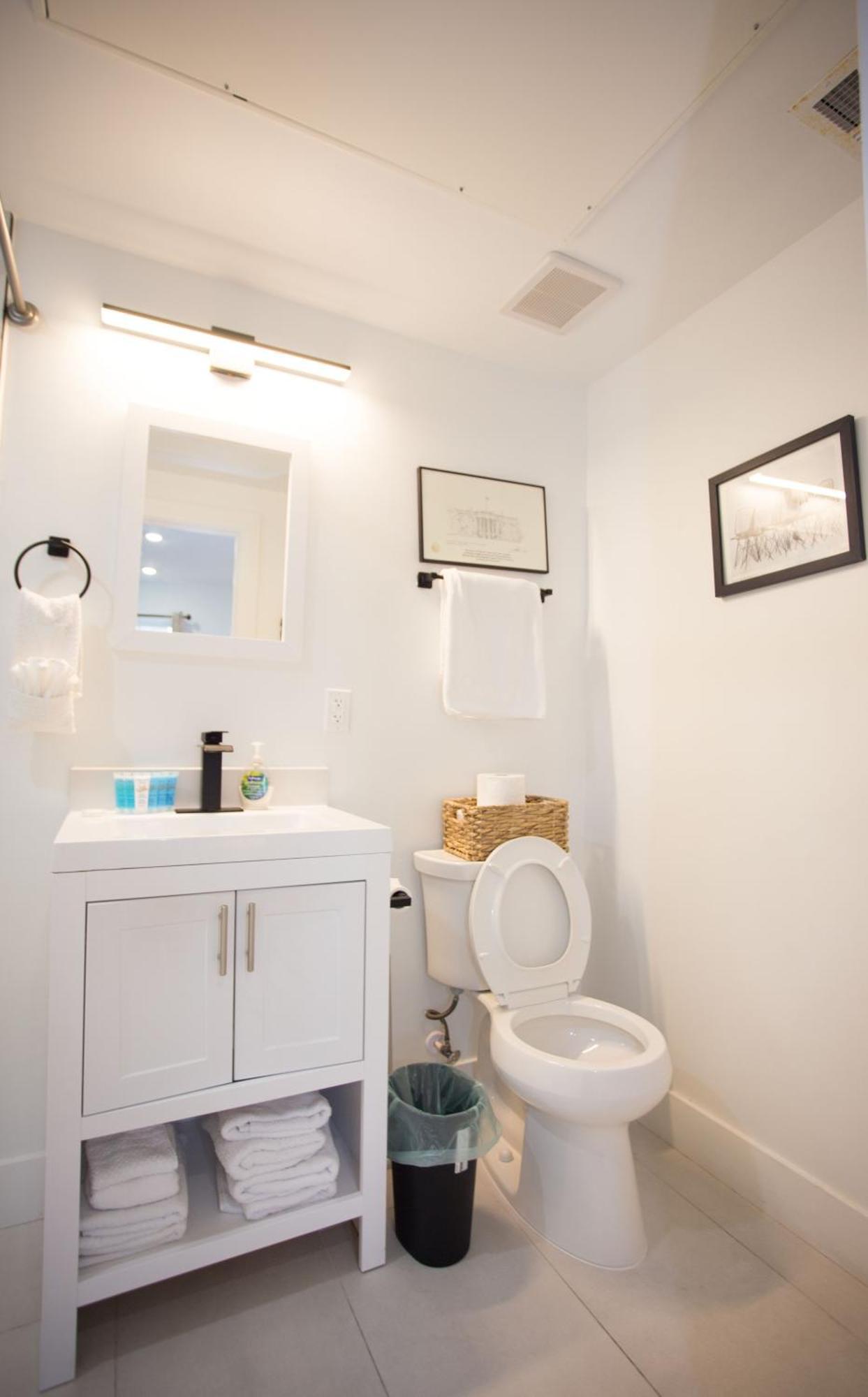 It'S A Corner Unit With Cool City Skyline Views! Вашингтон Екстериор снимка